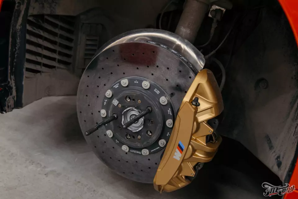 BMW M3 Competition: шиномонтаж с адаптацией и мойка подвески после зимы — как это делаем в Fat Tony